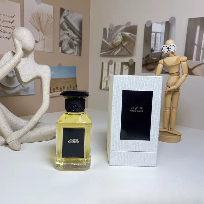 Parfums arabes de luxe aux notes boisées florales