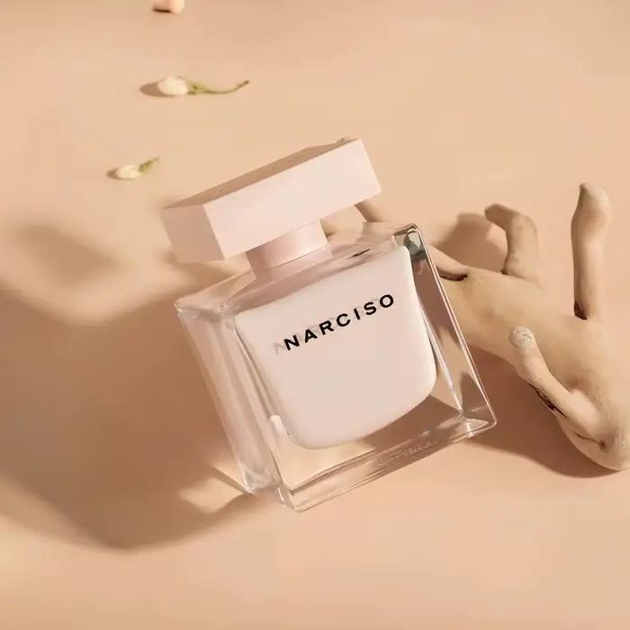 Parfum pour femme Narciso Rouge – Notes florales, musquées et fruitées. Vibrançante et confiante, naturellement élégante avec un charme irrésistible
